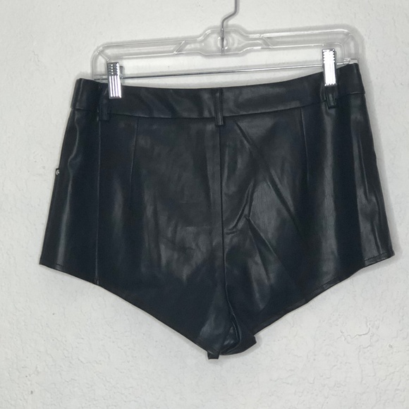 Nasty Gal black faux leather sexy shorts - Picture 3 of 7